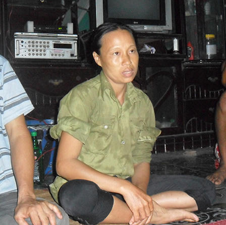 Khiêng xác nạn nhân đặt lên giường hung thủ để đòi công lý